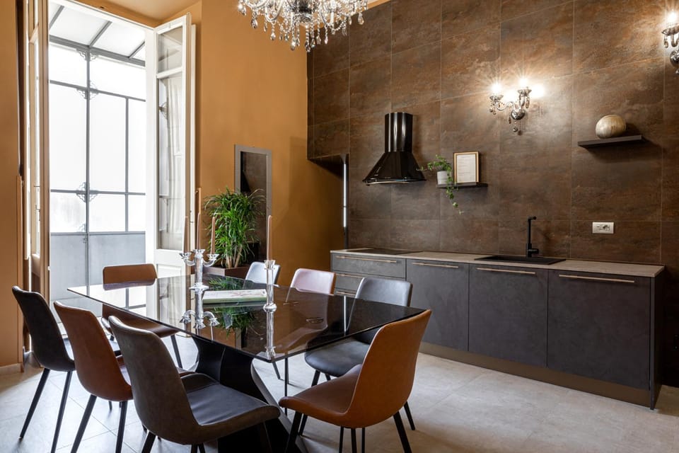 Kitchen or kitchenette, Seating area, Dining area