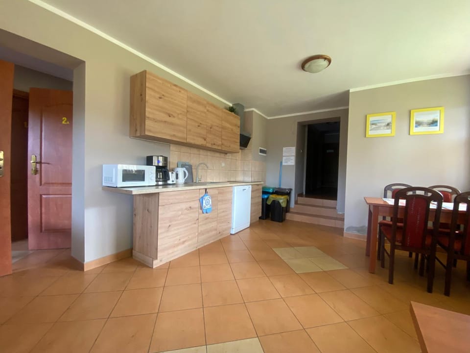 Kitchen or kitchenette, Dining area, stove