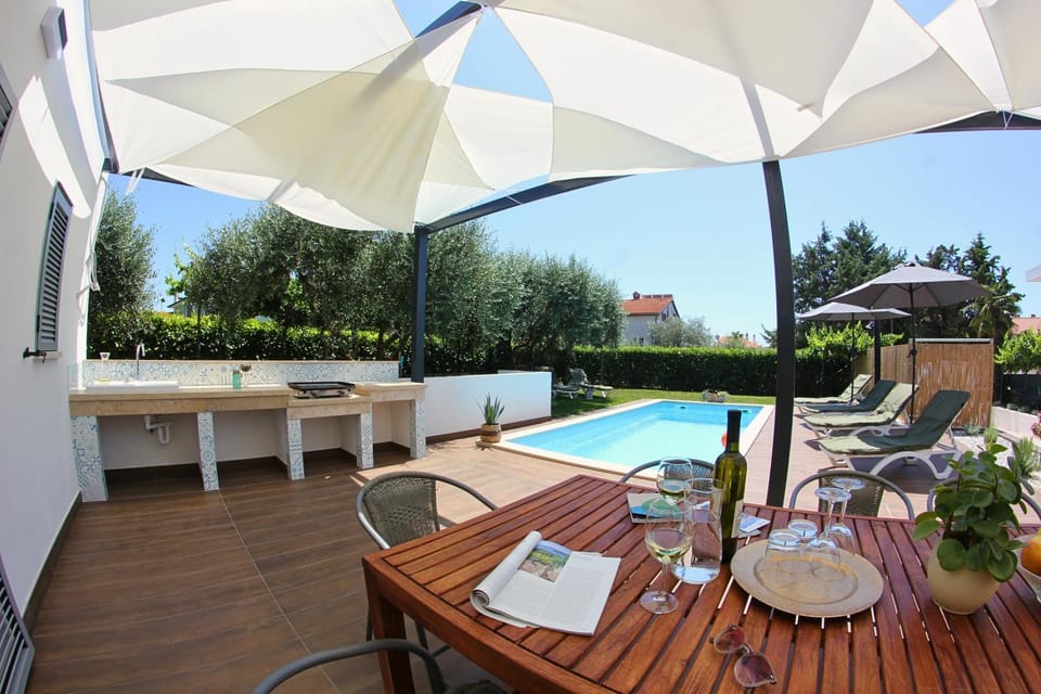 BBQ facilities, Seating area, Swimming pool