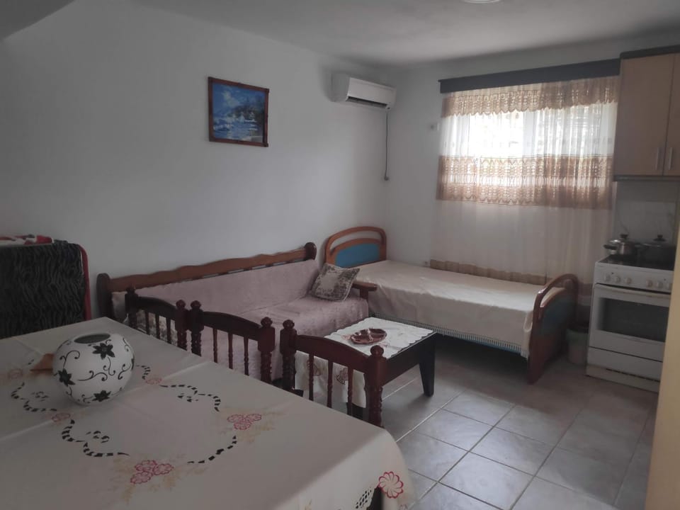 Living room, air conditioner