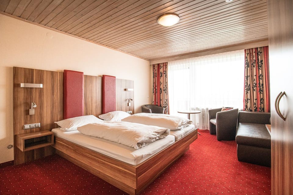 Bed, Photo of the whole room, Seating area, wardrobe
