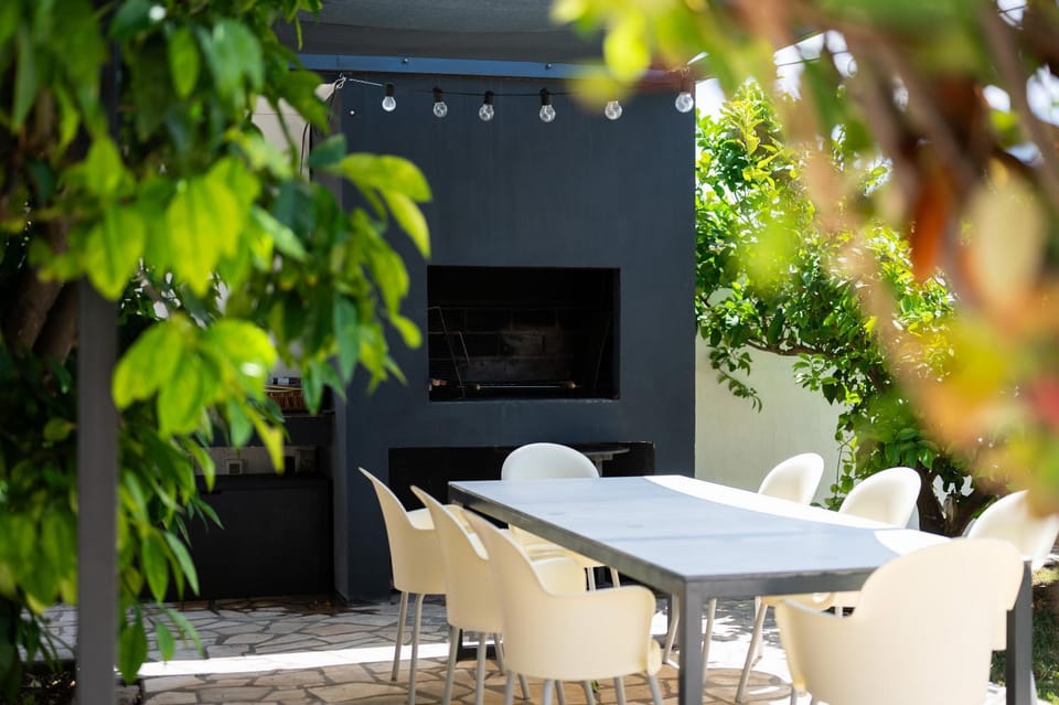 Patio, Day, BBQ facilities