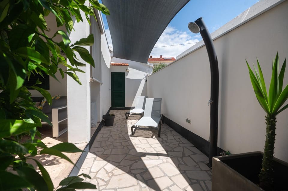 Balcony/Terrace, sunbed
