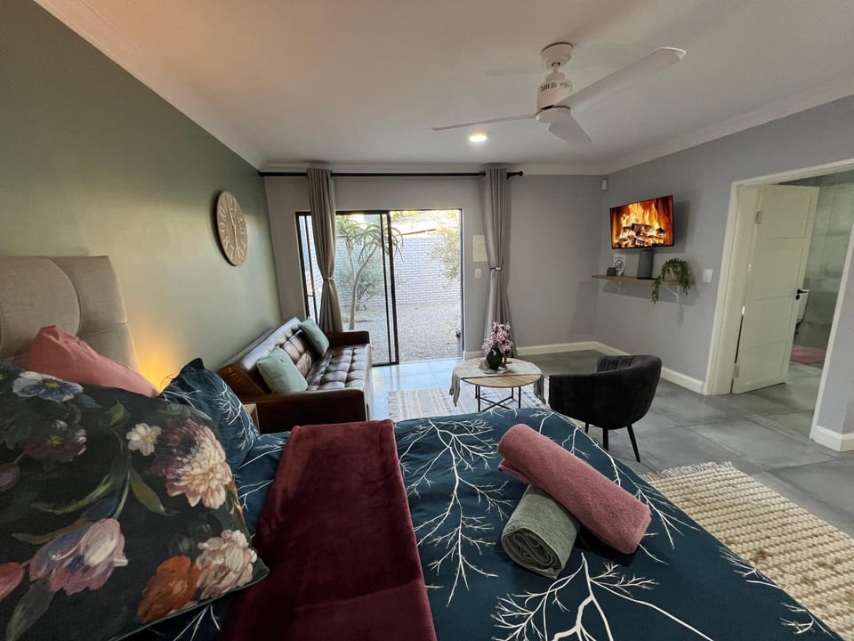 Bathroom, Living room, Bedroom
