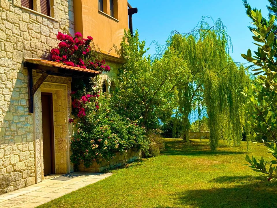 Property building, Spring, Day, Natural landscape, Garden, Garden view