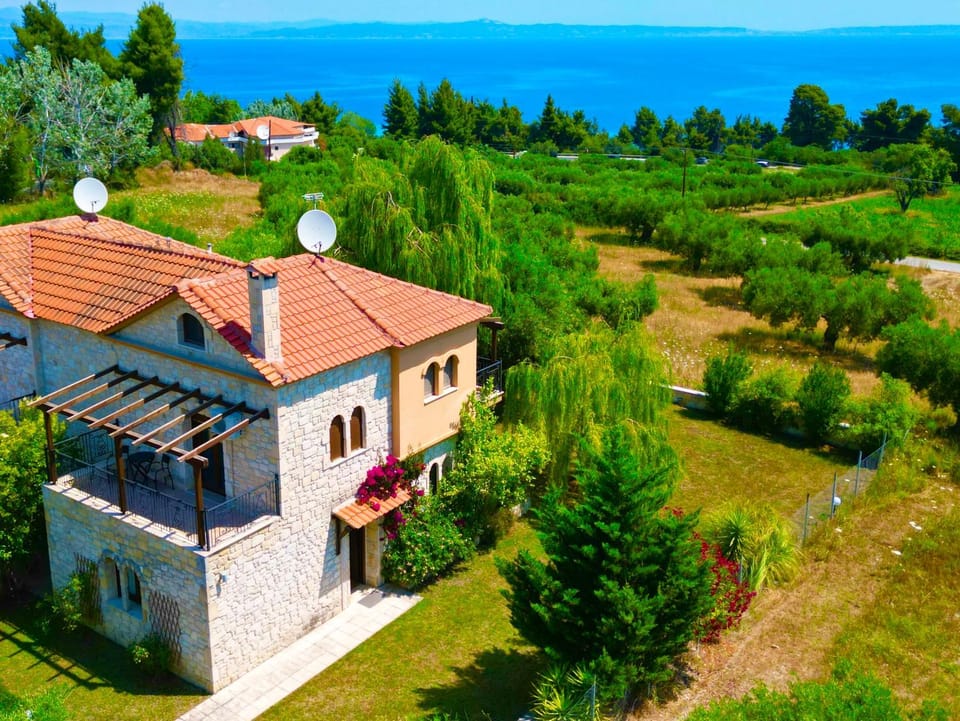 Property building, Spring, Day, Natural landscape, Bird's eye view, Garden, Garden view, Sea view