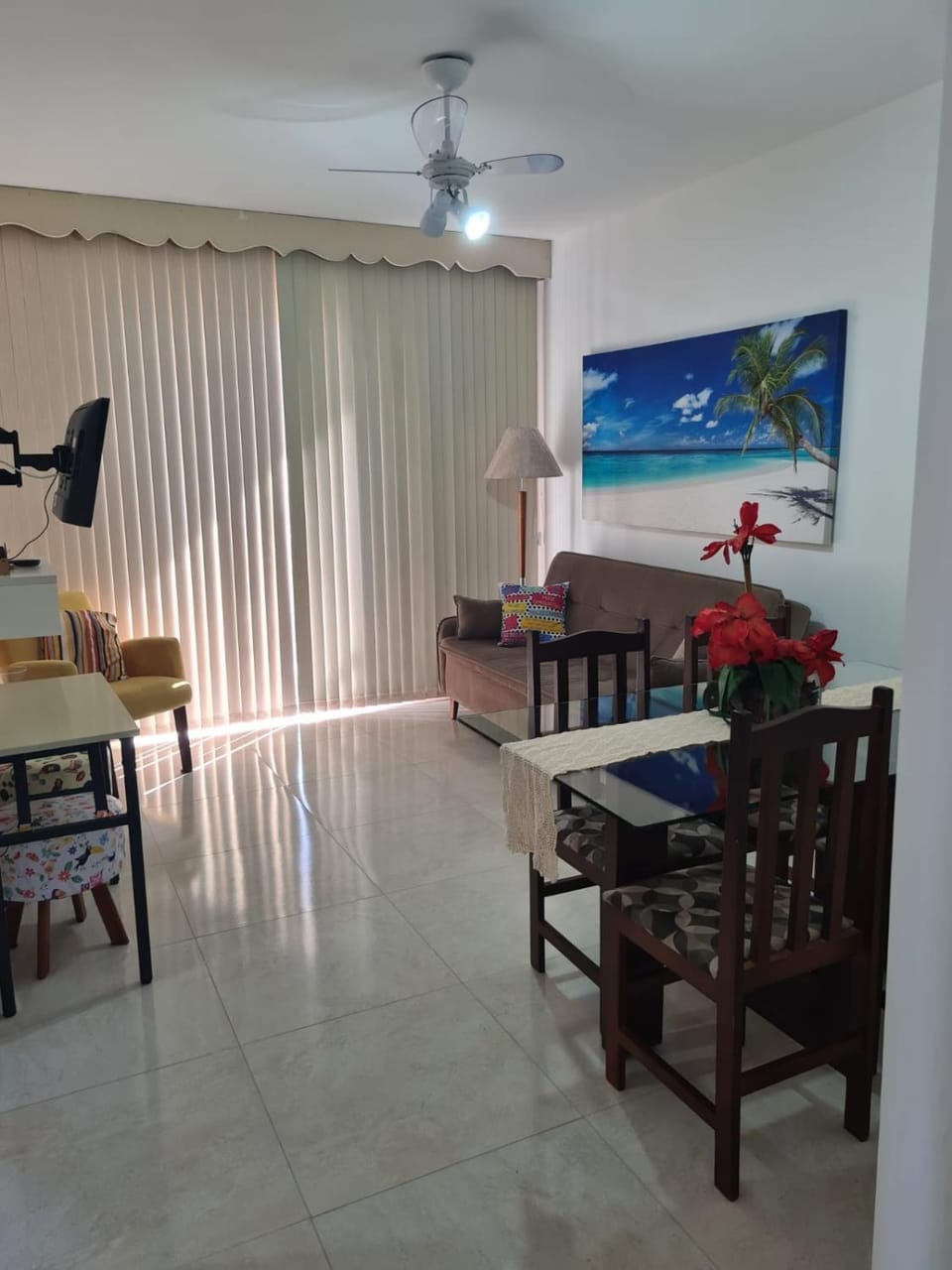 Living room, Seating area, Dining area, fireplace