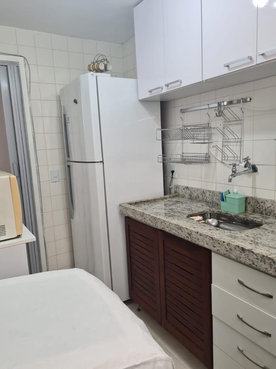 minibar, stove