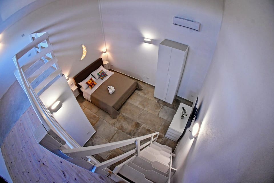 Bed, Living room, Photo of the whole room, Bedroom, air conditioner