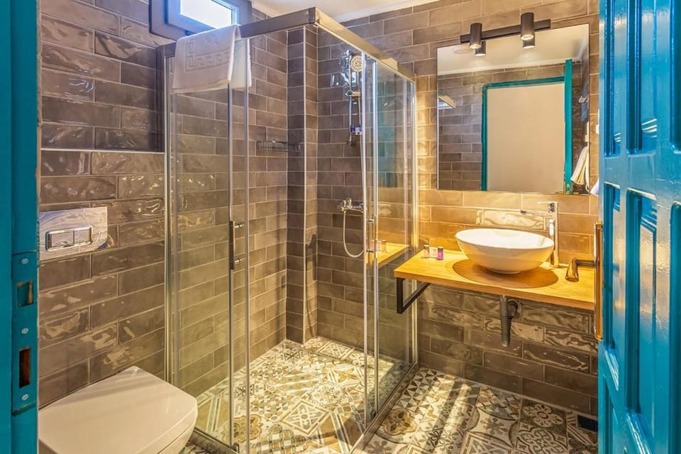Shower, Toilet, Bathroom, towels