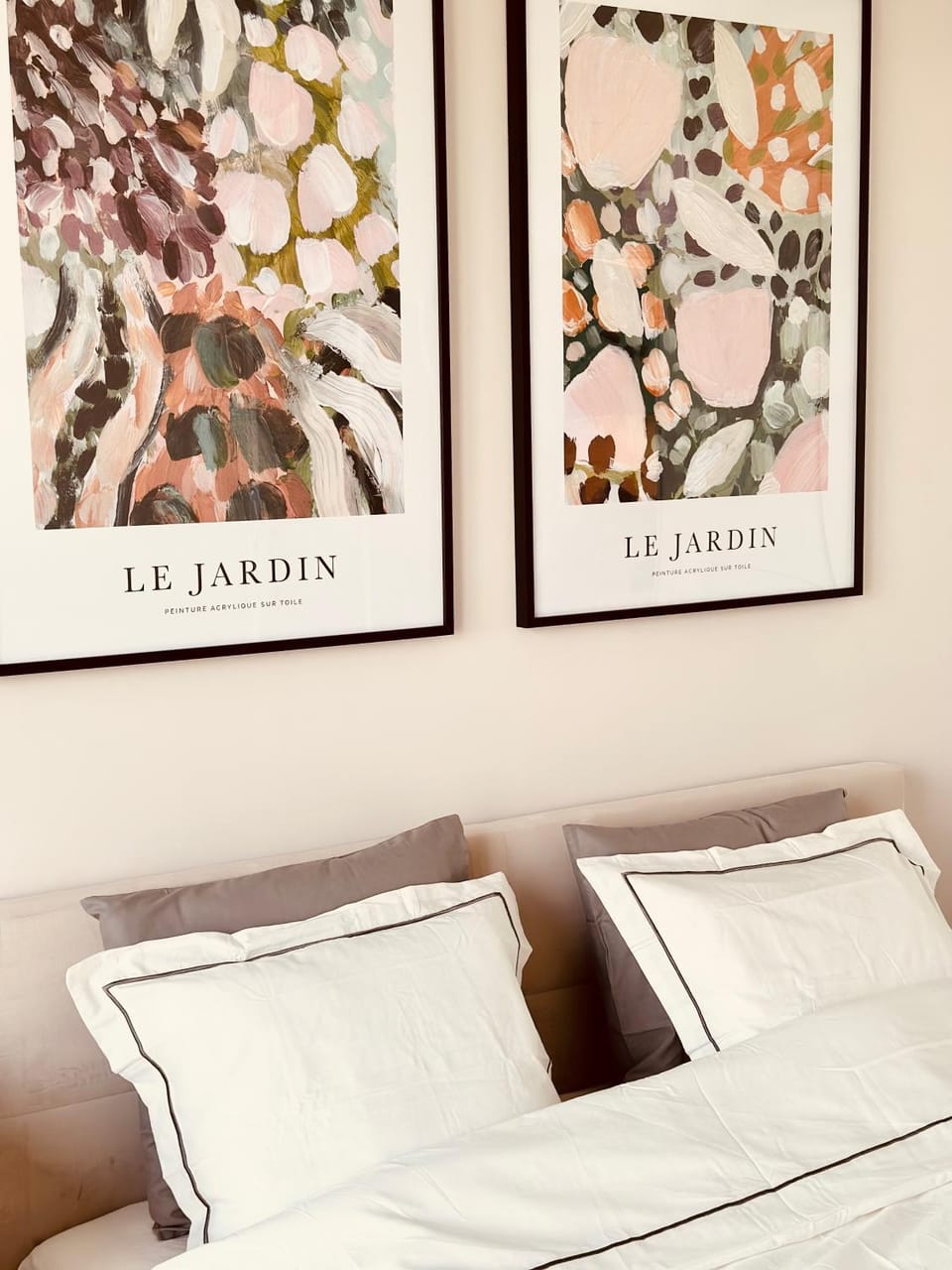 Bed, Decorative detail, Bedroom