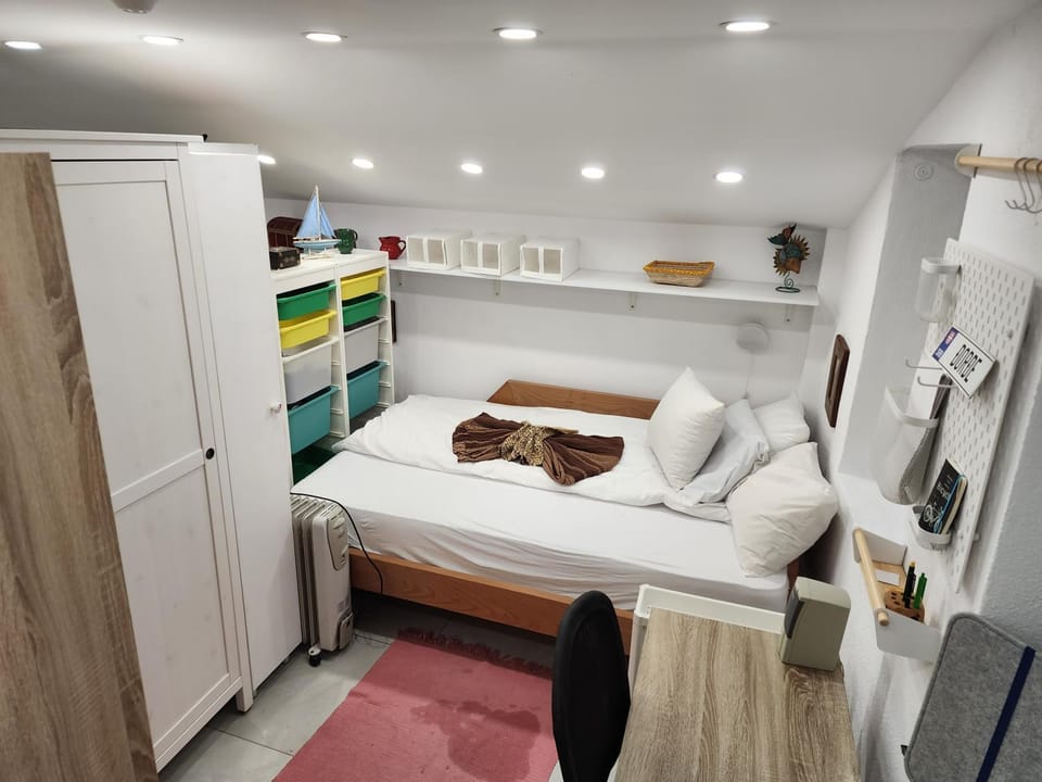 Bed, Bedroom