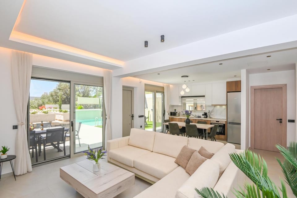 Kitchen or kitchenette, Living room, Seating area, Dining area