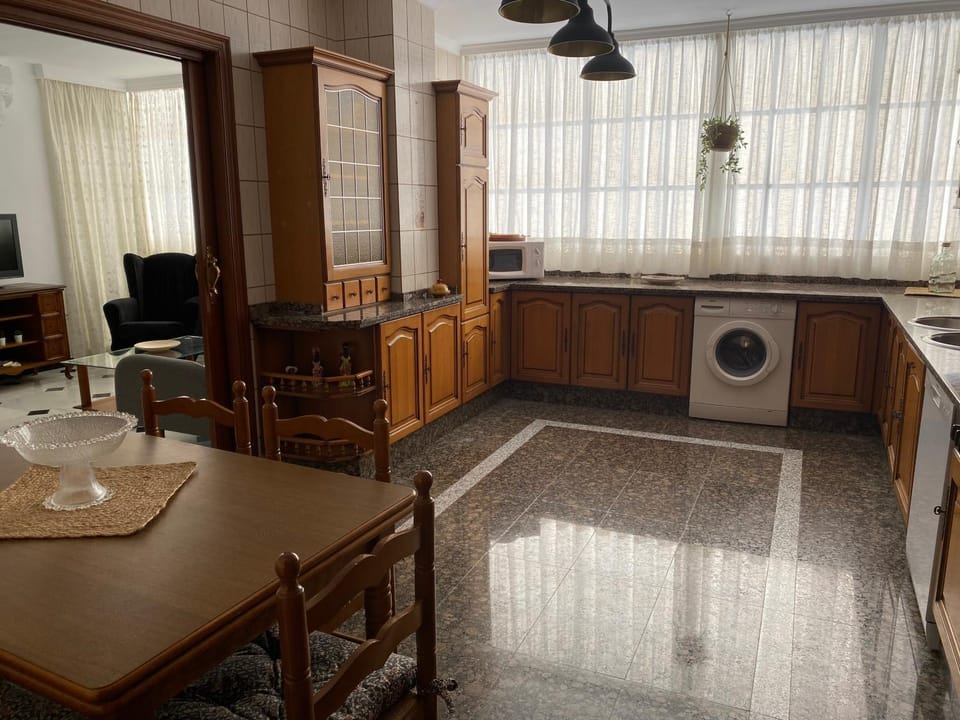 Kitchen or kitchenette, Dining area, minibar, washing machine