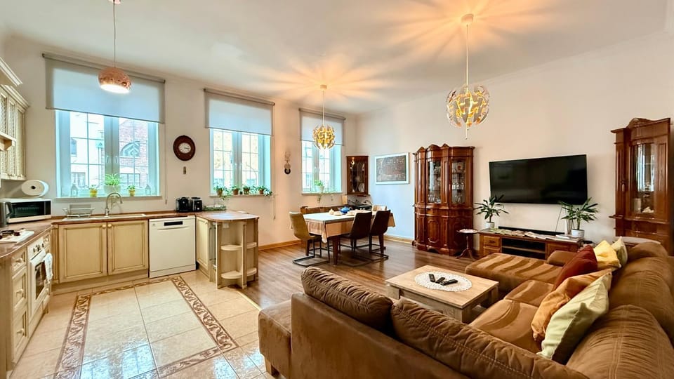 Kitchen or kitchenette, Living room, Dining area