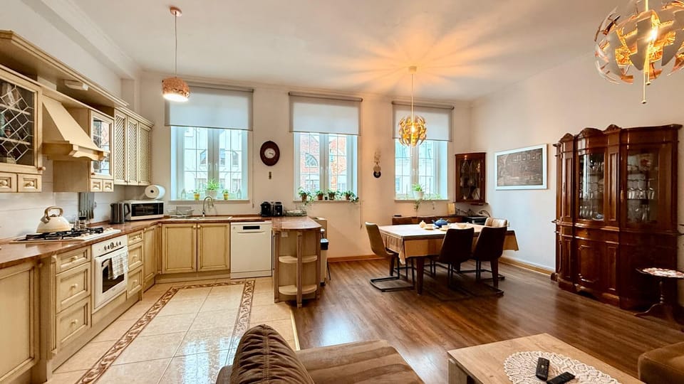 Kitchen or kitchenette, Living room, Dining area, dishwasher, oven, stove, toaster