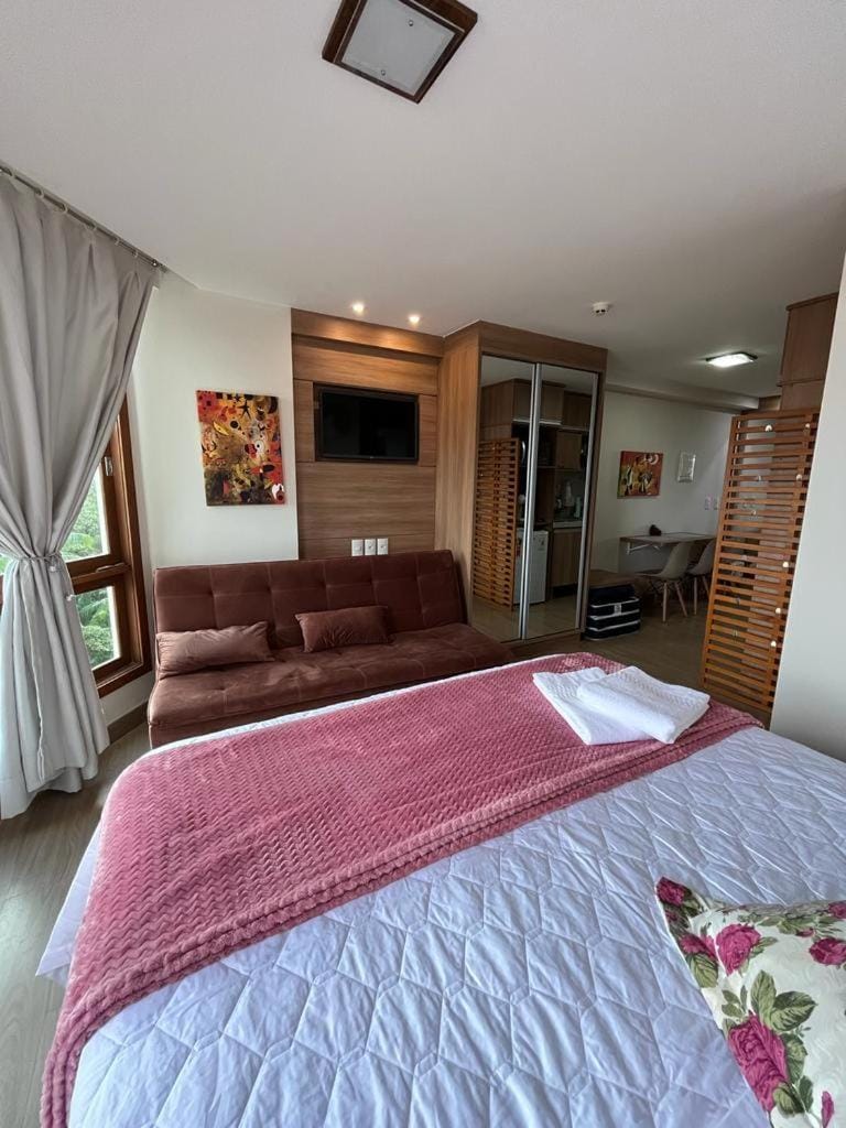 Bed, TV and multimedia, Bedroom