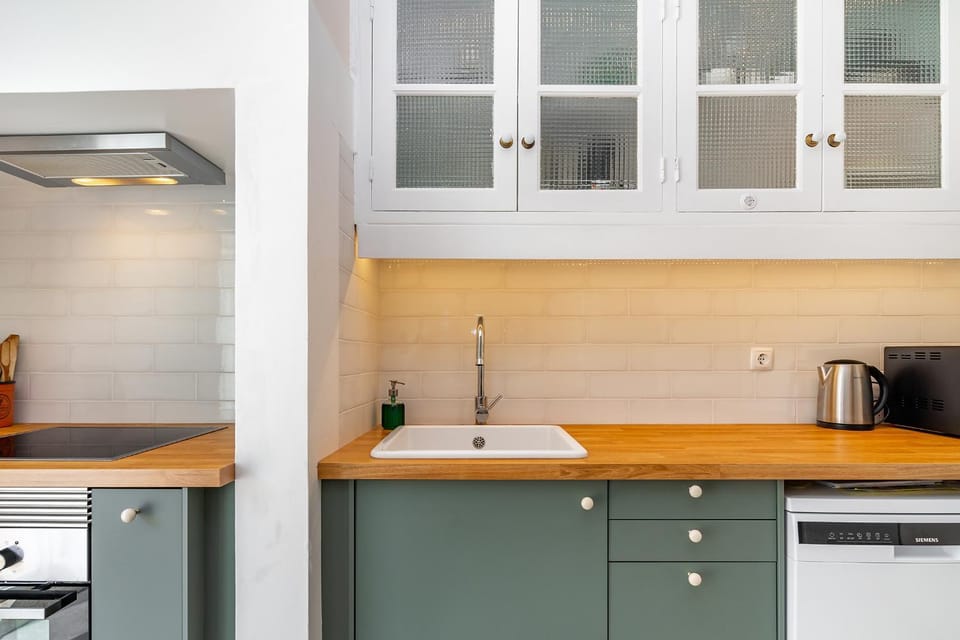 Kitchen or kitchenette