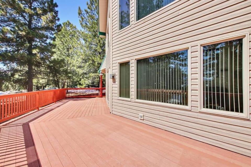 Cascade Cabin Mountain Getaway with Private Beach Cabin in Valley County