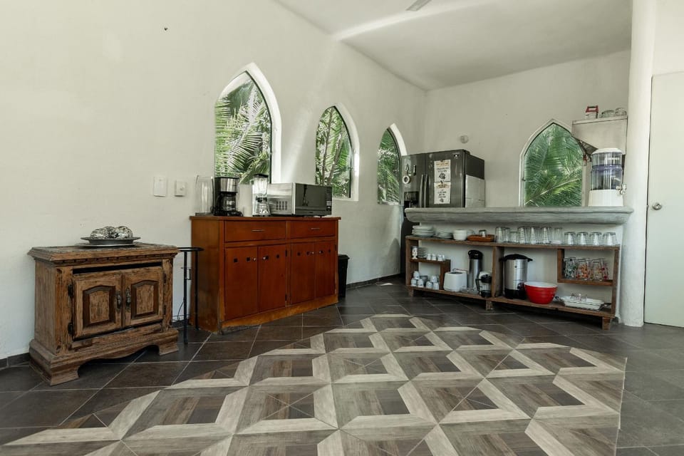Kitchen or kitchenette, Communal kitchen