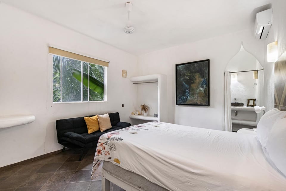 Bed, Photo of the whole room, Bedroom, air conditioner