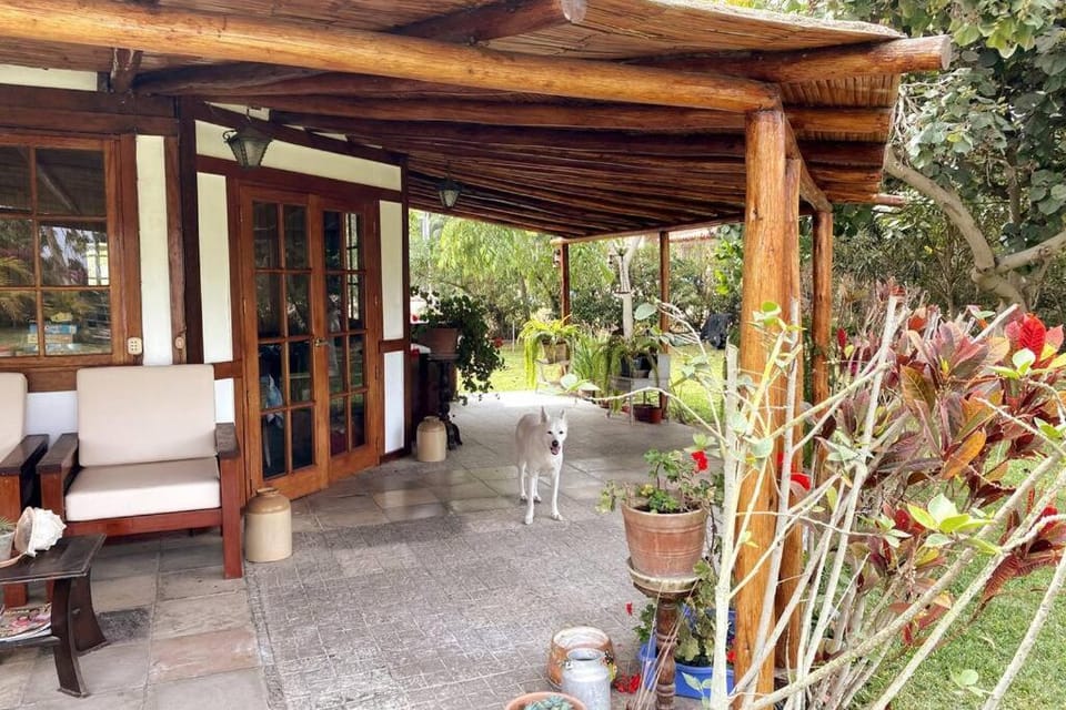 Casa de campo con piscina en Asia House in Asia