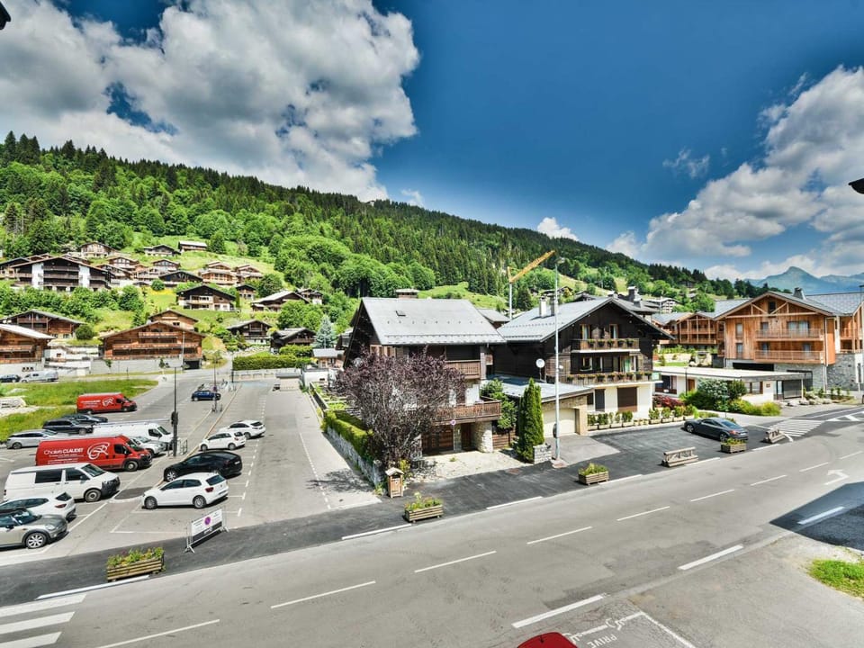 Charmant T2 avec mezzanine près des pistes et du centre des Gets - 5 pers., balcon, parking, wifi - FR-1-685-72 Apartment in Les Gets