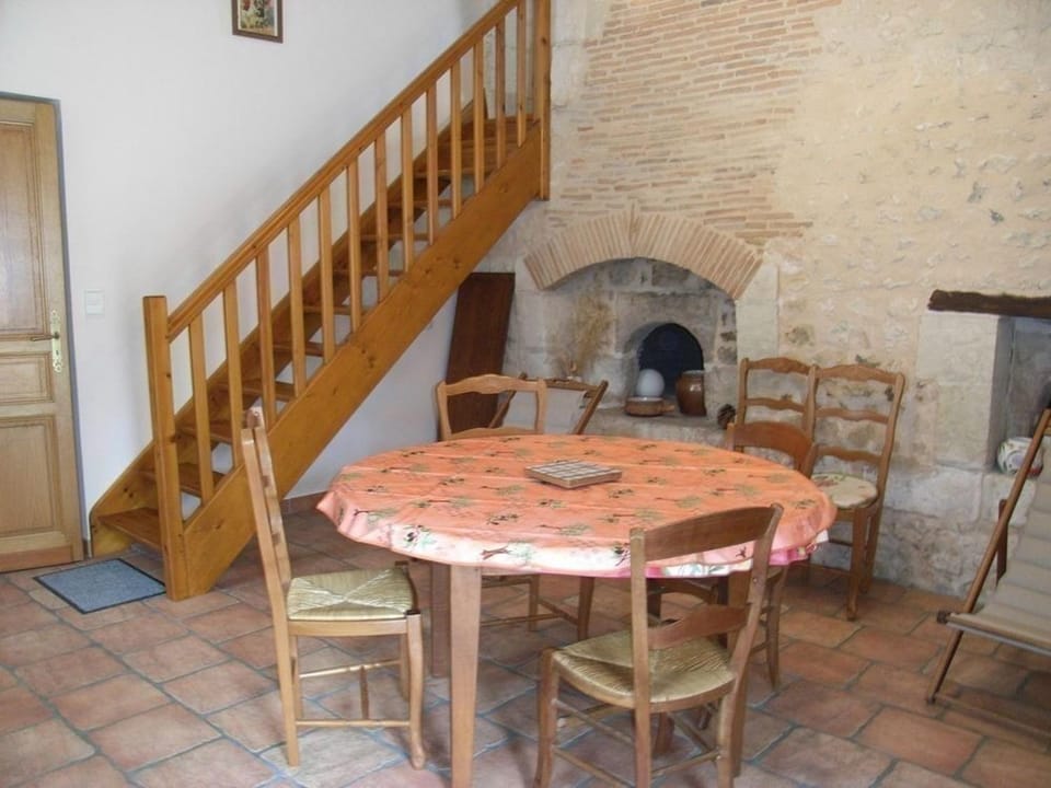 Gîte de Charme avec WiFi et Animaux Admis - FR-1-653-42 House in Nouvelle-Aquitaine