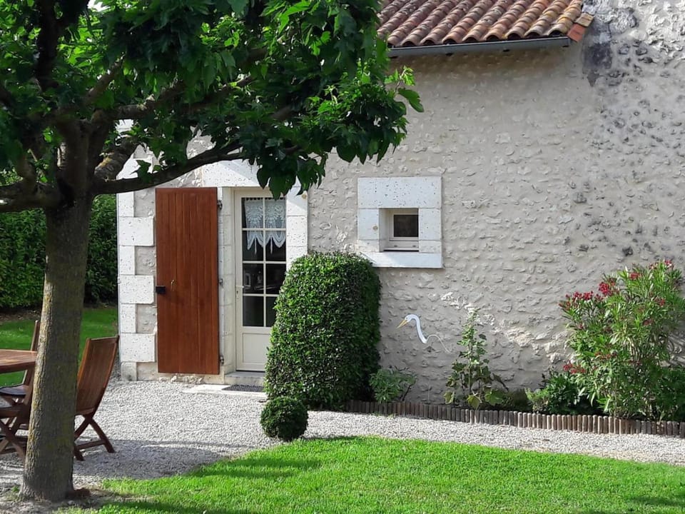 Gîte de Charme avec WiFi et Animaux Admis - FR-1-653-42 House in Nouvelle-Aquitaine