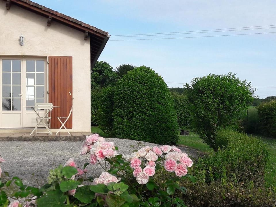 Gîte de Charme avec WiFi et Animaux Admis - FR-1-653-42 House in Nouvelle-Aquitaine