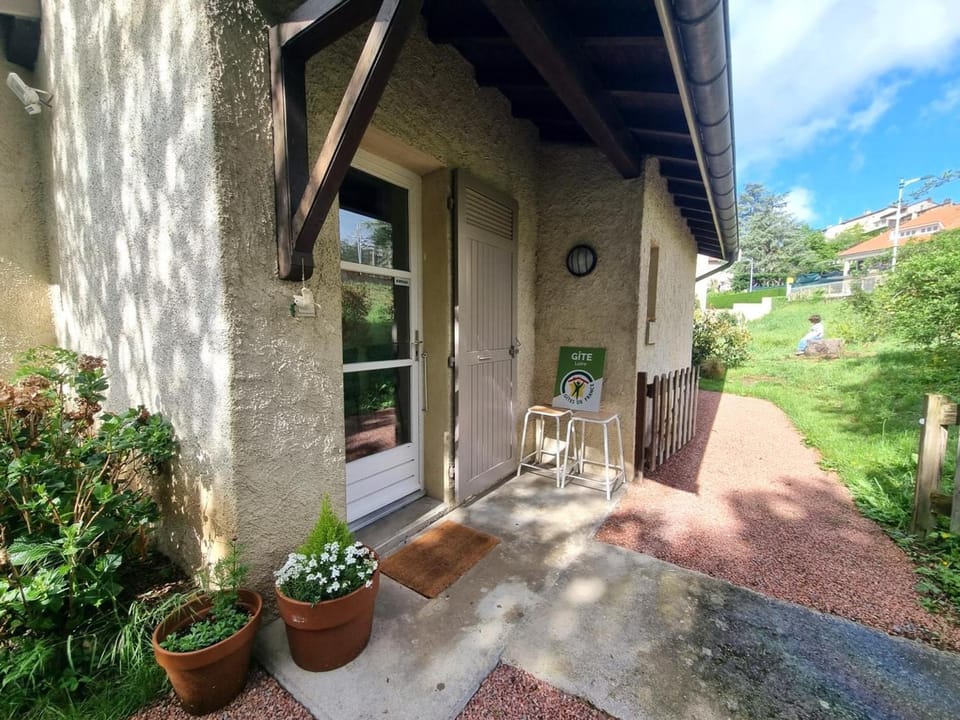La Petite Bulle : Gîte Confortable et Moderne à Saint-Galmier - FR-1-496-293 House in Auvergne-Rhône-Alpes
