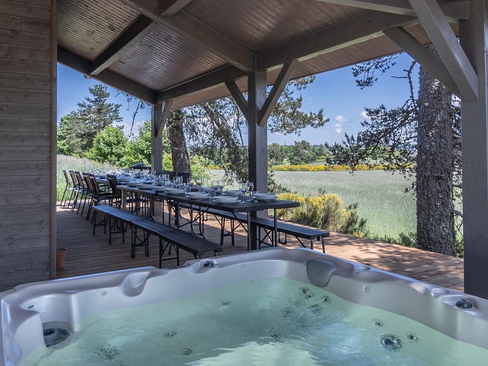 Lodge de luxe avec bain à remous, salle de sport, piscine, et options spa et golf - FR-1-582-381 House in Provence