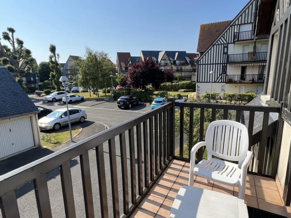 Appartement T3 cosy, proche plage et thalasso, avec balcon et équipements modernes, WiFi inclus - FR-1-487-356 Apartment in Cabourg