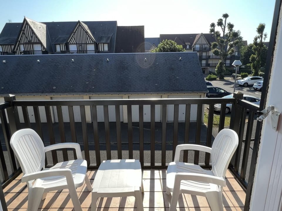 Appartement T3 cosy, proche plage et thalasso, avec balcon et équipements modernes, WiFi inclus - FR-1-487-356 Apartment in Cabourg