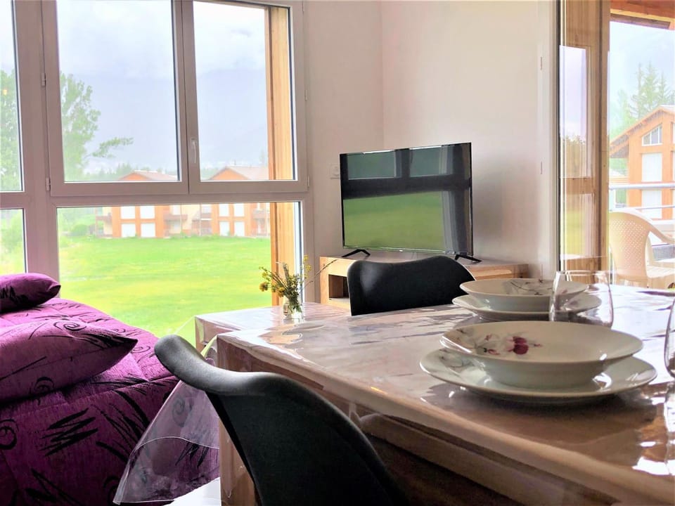 Appartement moderne avec terrasse et parking privé - FR-1-165A-178 Apartment in Uvernet-Fours