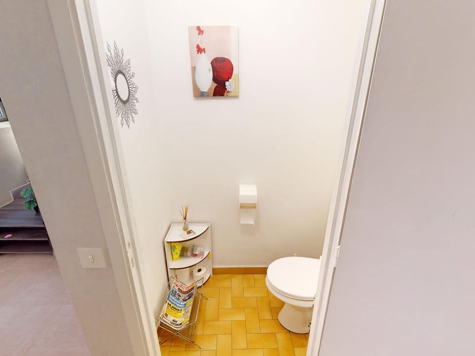 Studio climatisé, calme, centre Menton, terrasse Apartment in Menton