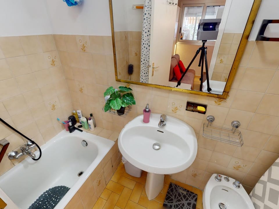Studio climatisé, calme, centre Menton, terrasse Apartment in Menton