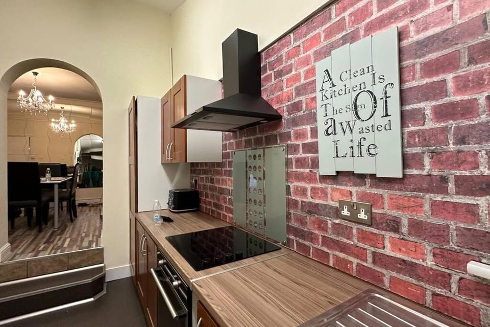 Palaz 7 - 5 bedroom house House in London