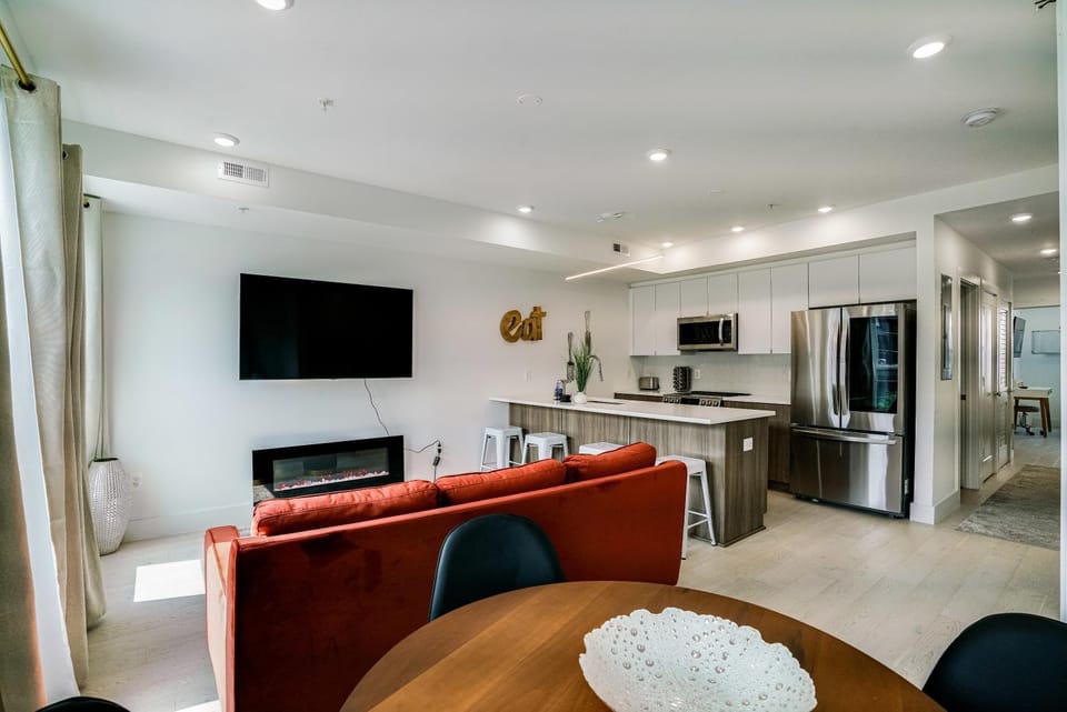 Communal lounge/ TV room, TV and multimedia, Kitchen or kitchenette, Living room, Seating area, Dining area, Evening entertainment, dishwasher, oven