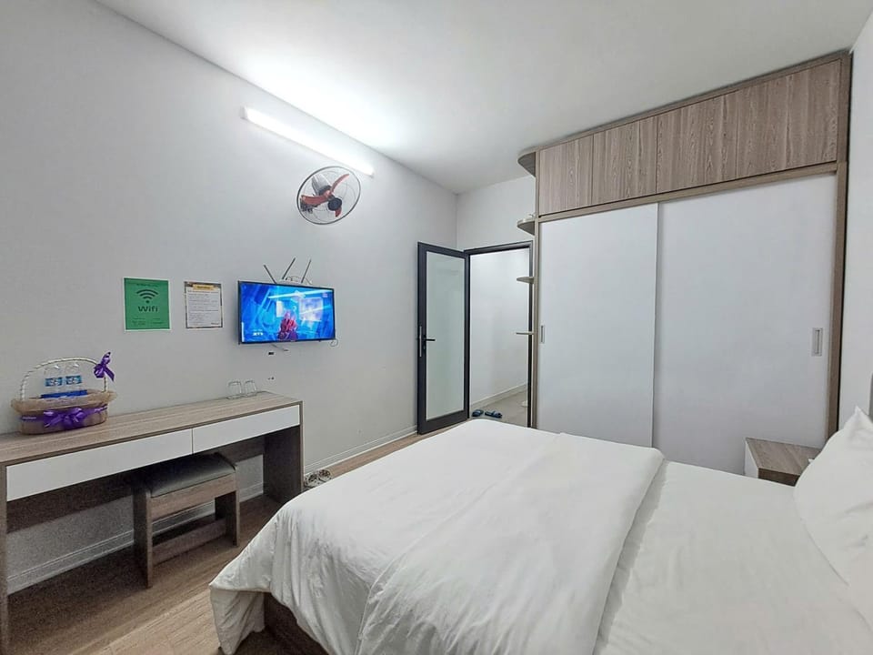 Bed, TV and multimedia, Photo of the whole room, Bedroom, wardrobe