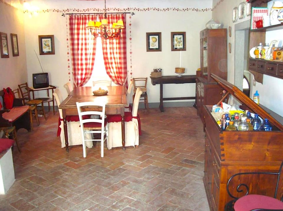 Dining area, kitchen