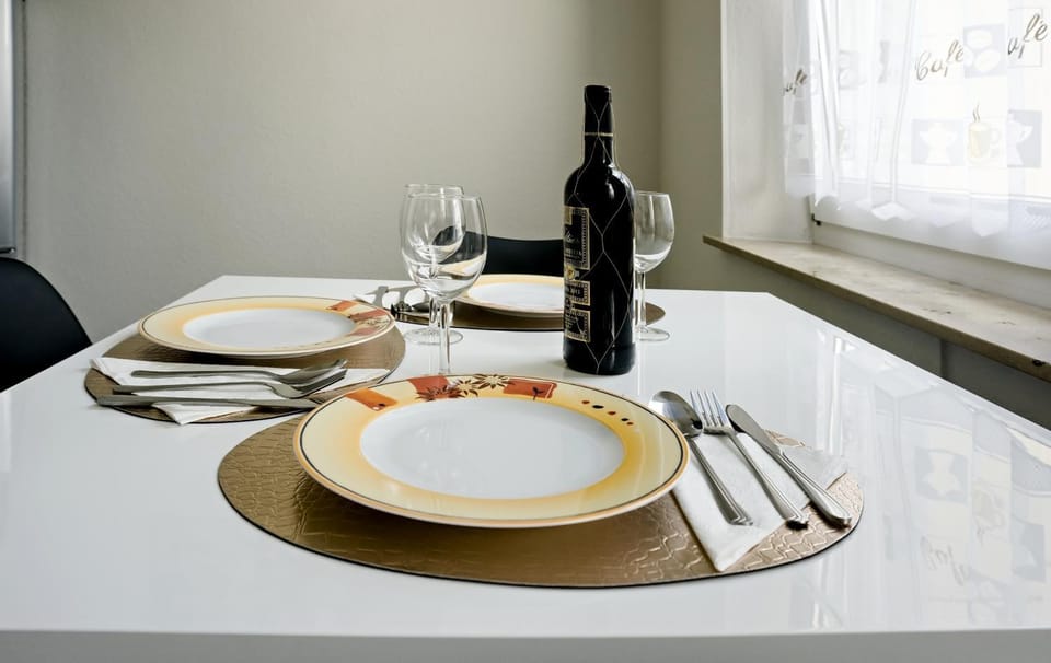 Food and drinks, Dining area, Food, Lunch, Dinner, Drinks