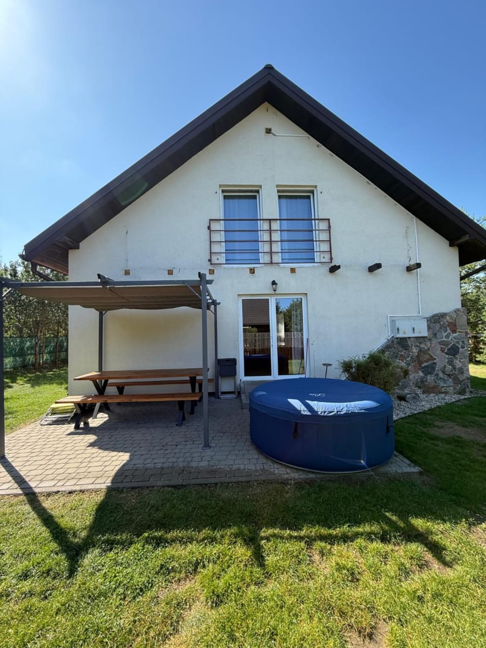 Property building, Patio, Day, Garden, Garden view