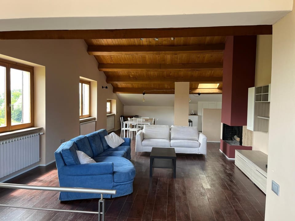 trilocale notte nel loft di Lori 3 camere 1 bagno Bed and Breakfast in Gubbio