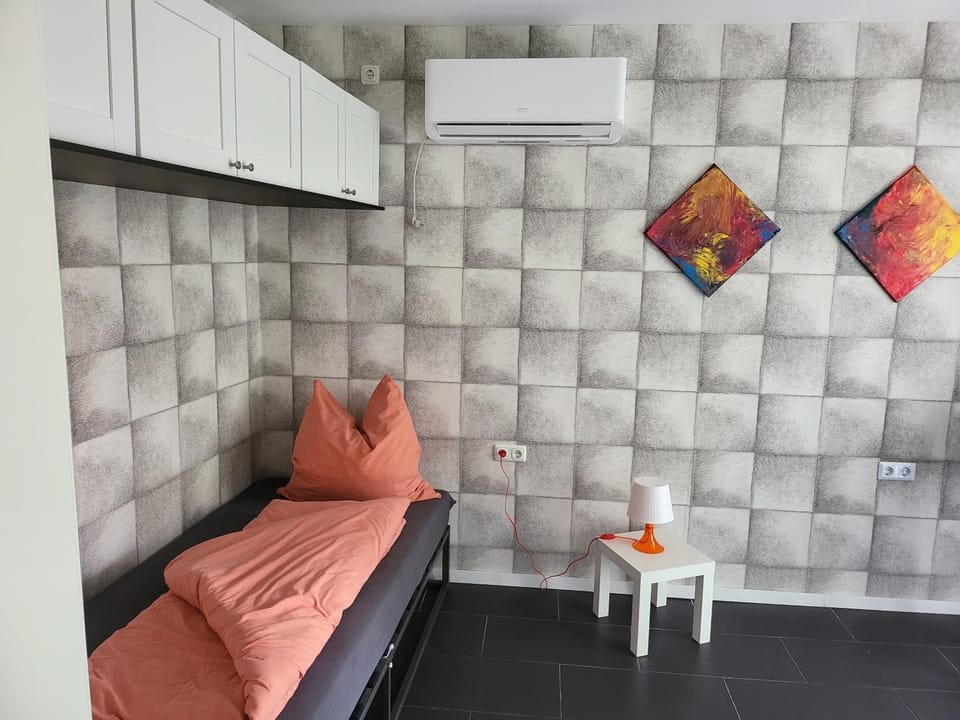 Bed, Photo of the whole room, Bedroom, air conditioner