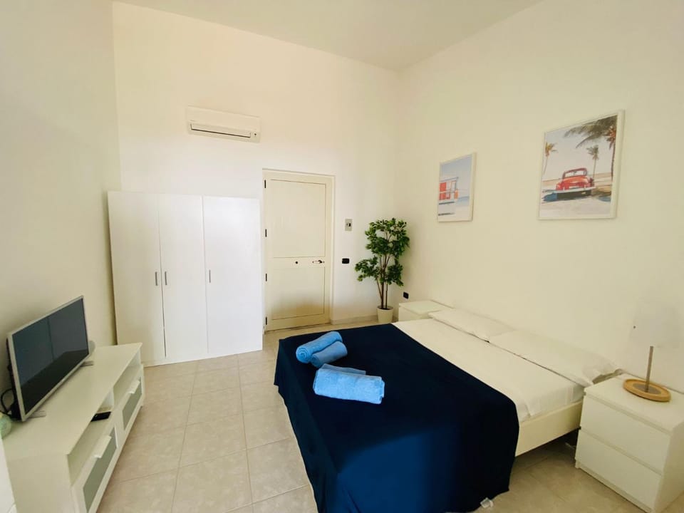 Bed, air conditioner