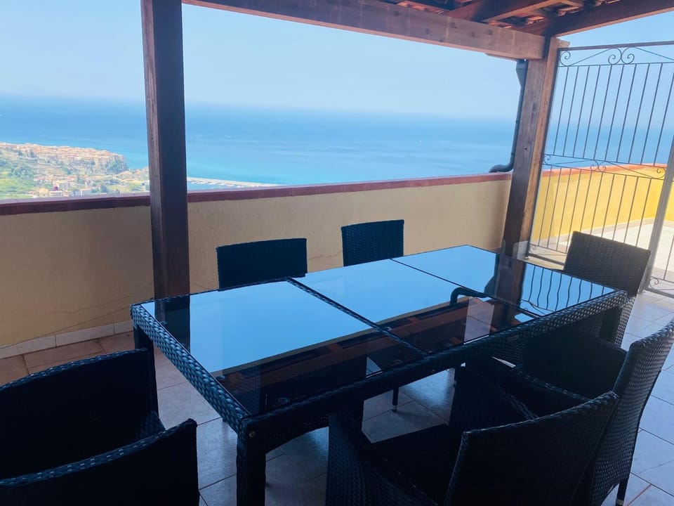 Natural landscape, View (from property/room), Balcony/Terrace, Living room, Seating area, Dining area, Sea view