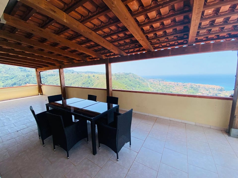 Day, Natural landscape, View (from property/room), Balcony/Terrace, Dining area, Mountain view, Sea view