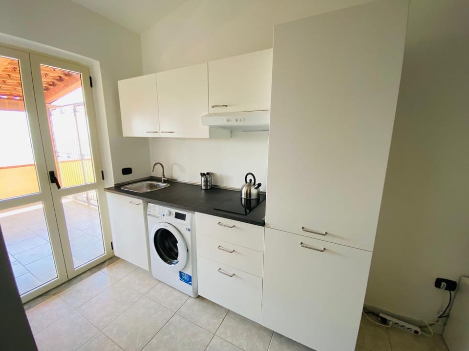 Kitchen or kitchenette, washing machine