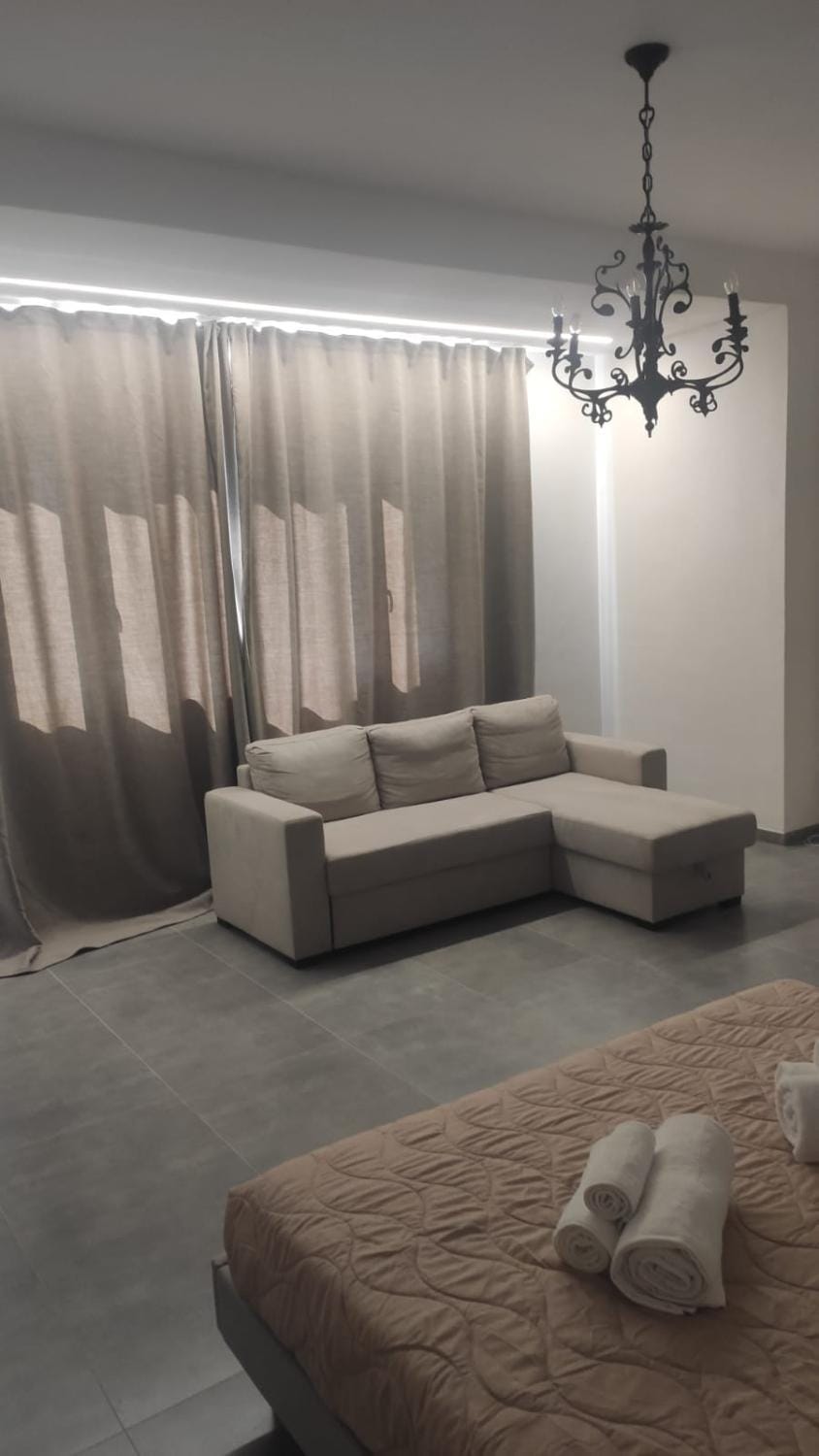 Bed, Living room, Photo of the whole room, Seating area, Bedroom, towels